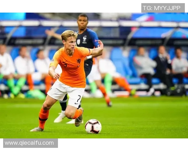 足球球星引领潮流风尚 从赛场到时尚圈的跨界之旅